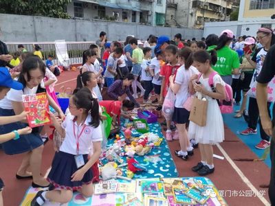 星星火炬心向黨,幸福花開新時代